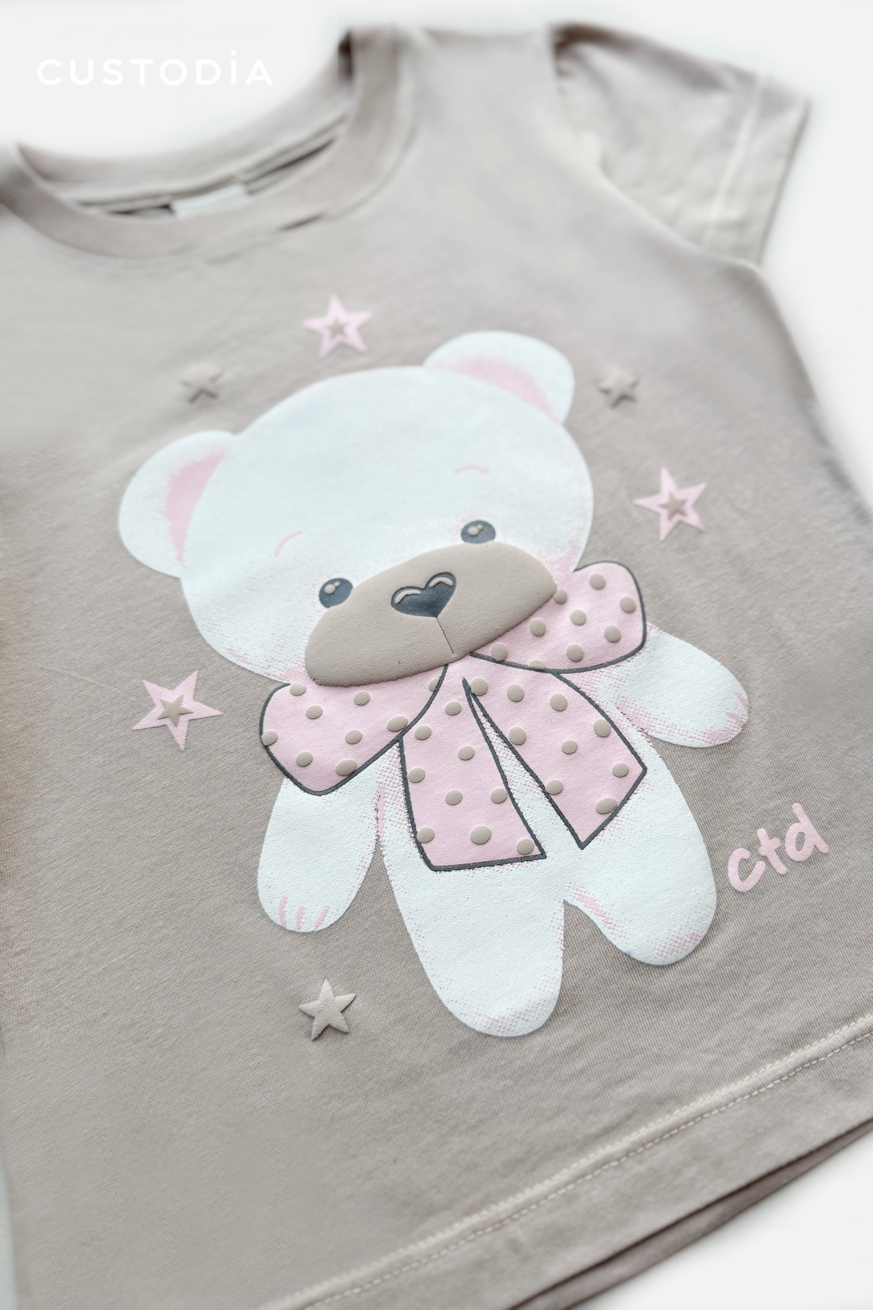 Camiseta Gráfica Osita Moño