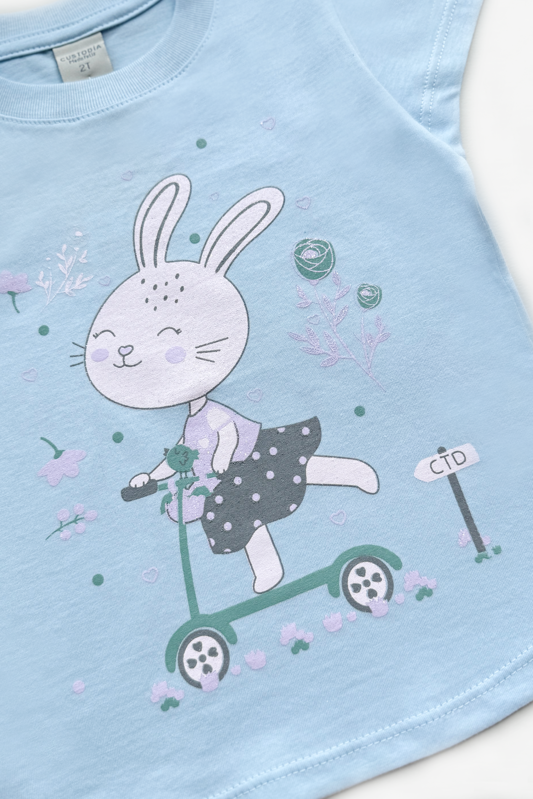 Camiseta Gráfica Coneja Patineta