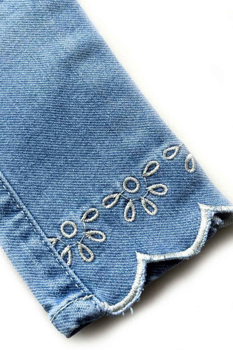 Set 2 Prendas Blusa en Ojalillo Jean con Bota Bordada