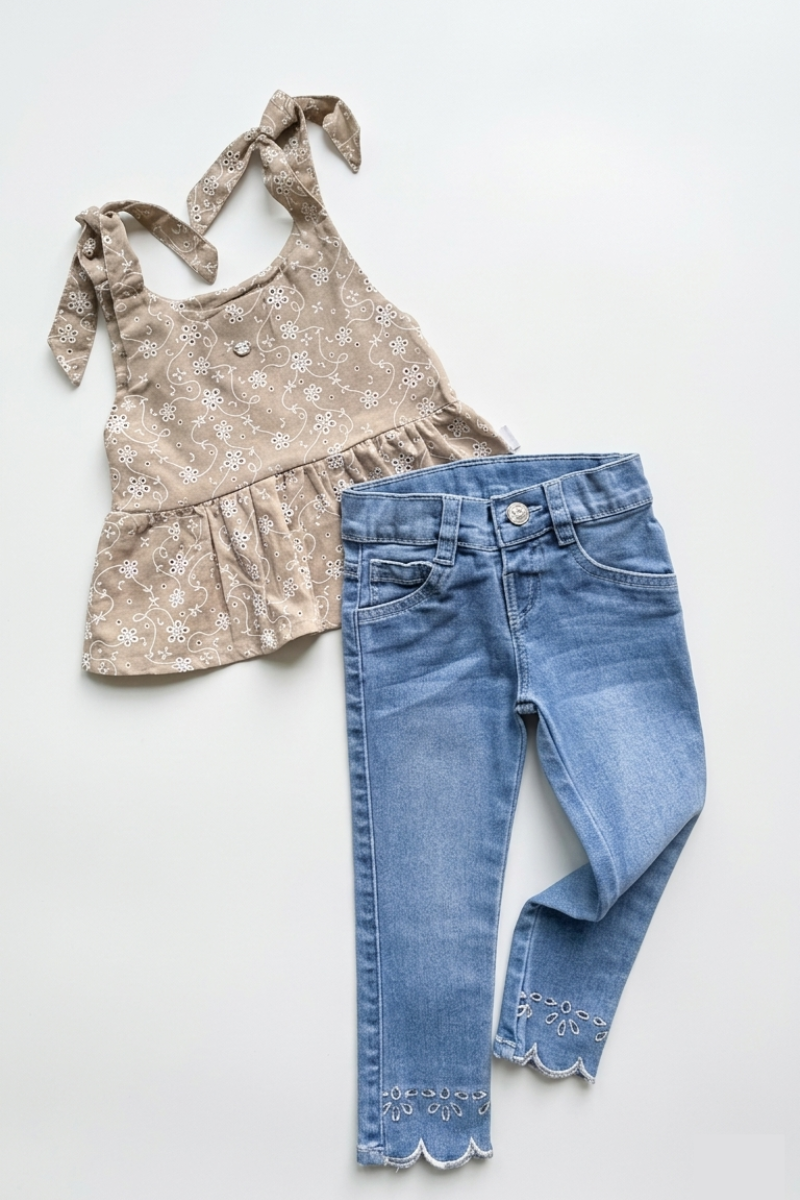 Set 2 Prendas Blusa en Ojalillo Jean con Bota Bordada