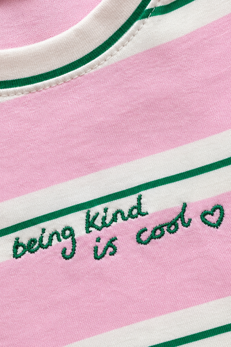 Camiseta Being Kind is Cool
